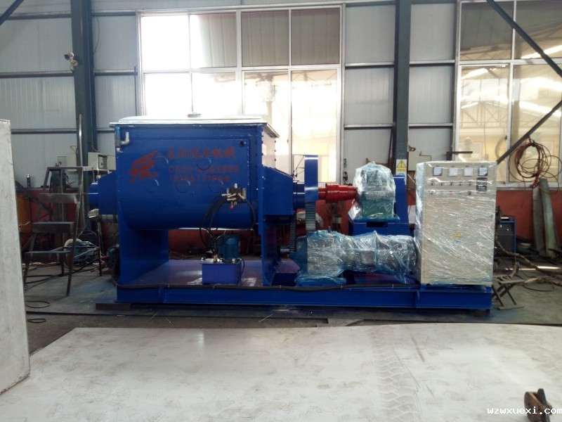 1500L螺杆挤出捏合机